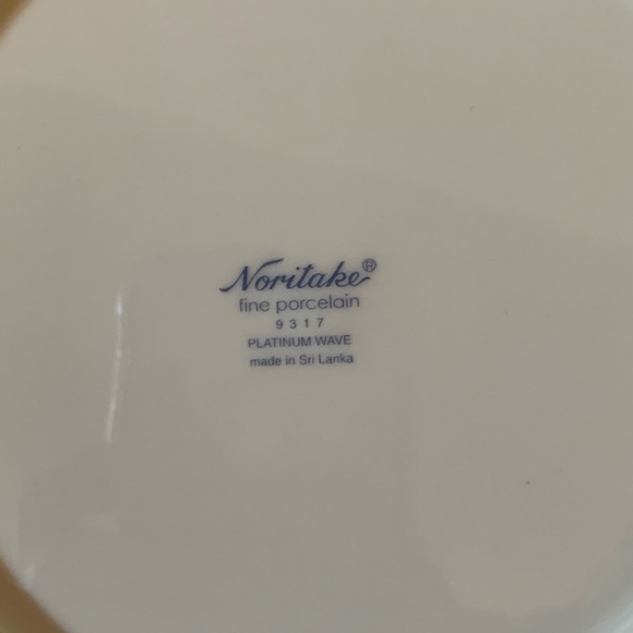 Noritake Platinum Wave 12 Place Settings - Picture 3 of 3